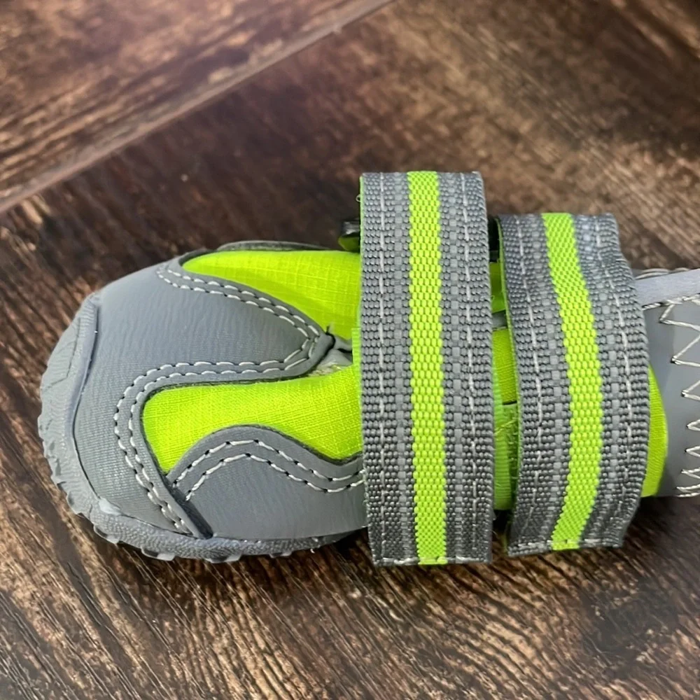 N/A velcro close